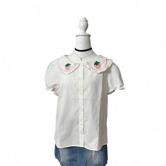 Button-up Blouse with Puff Sleeves and a Peter Pan Collar. - Picture 1 of 8